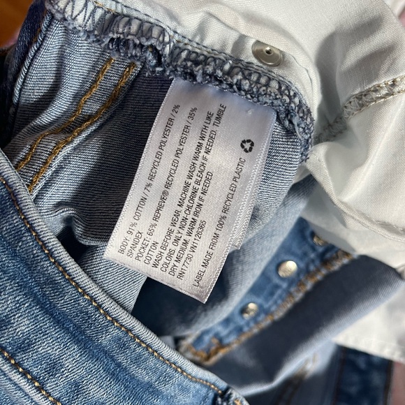 Universal thread button up cuffed mid rise jean shorts 12 - Picture 7 of 7